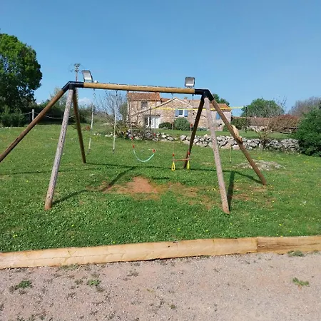 Domaine Privatif 32c Avec Tres Grande Salle - Escale De La Jurade Rogues