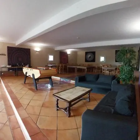Domaine Privatif 32c Avec Tres Grande Salle - Escale De La Jurade Rogues